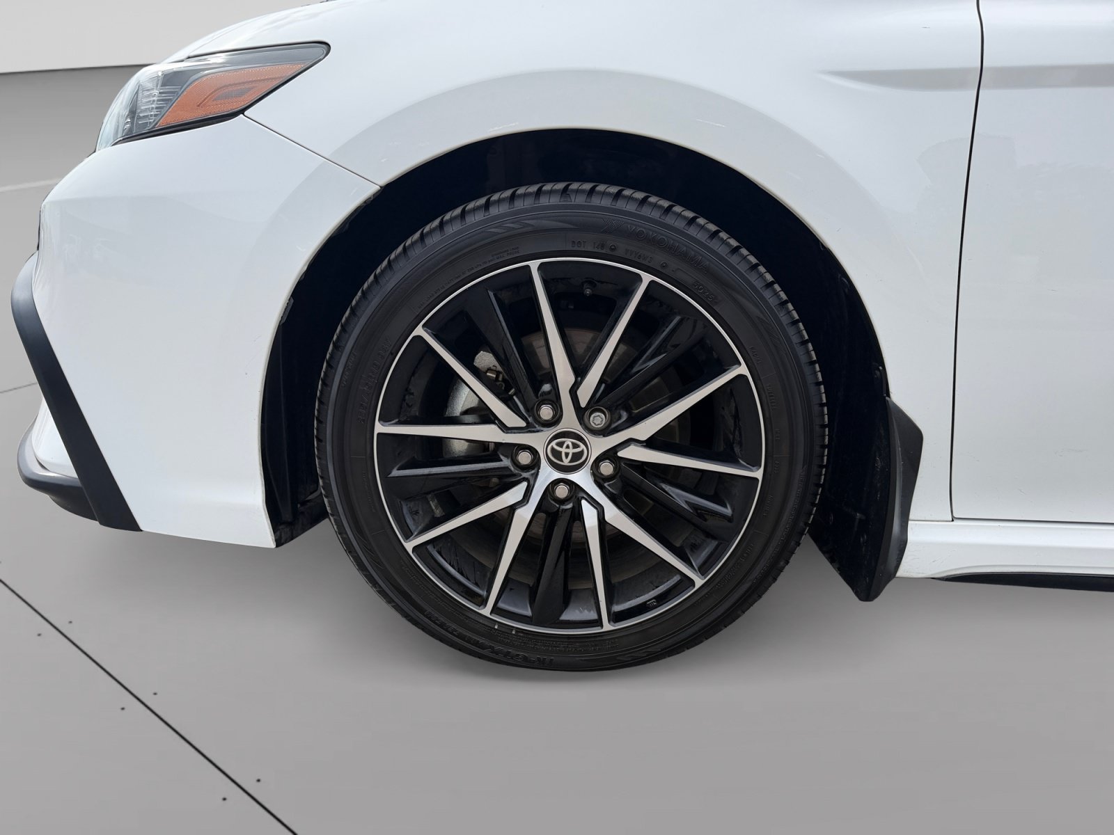 Used 2024 Toyota Camry SE FWD image 9