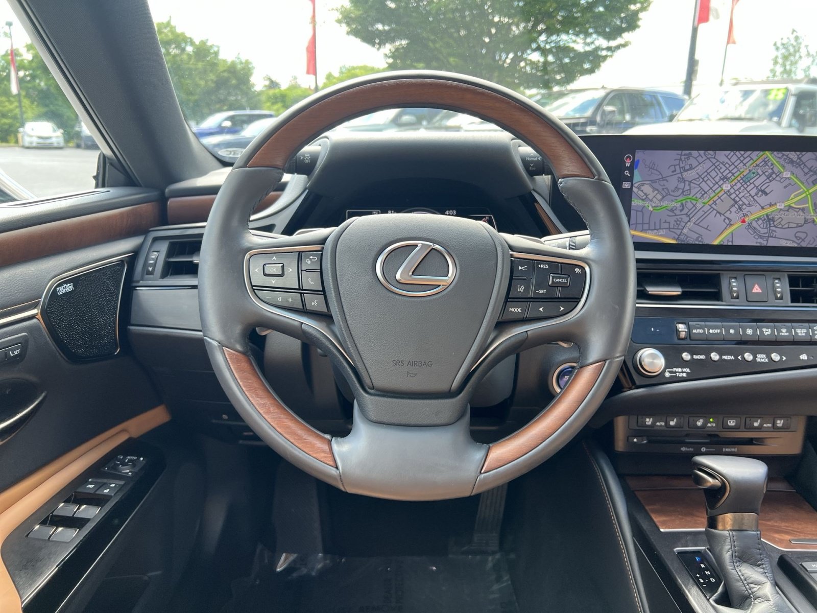 Used 2022 Lexus ES 300h w/ Accessory Package FWD image 16