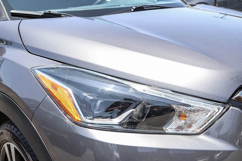 Used 2020 Nissan Kicks SR w/ SR Premium Package FWD image 4