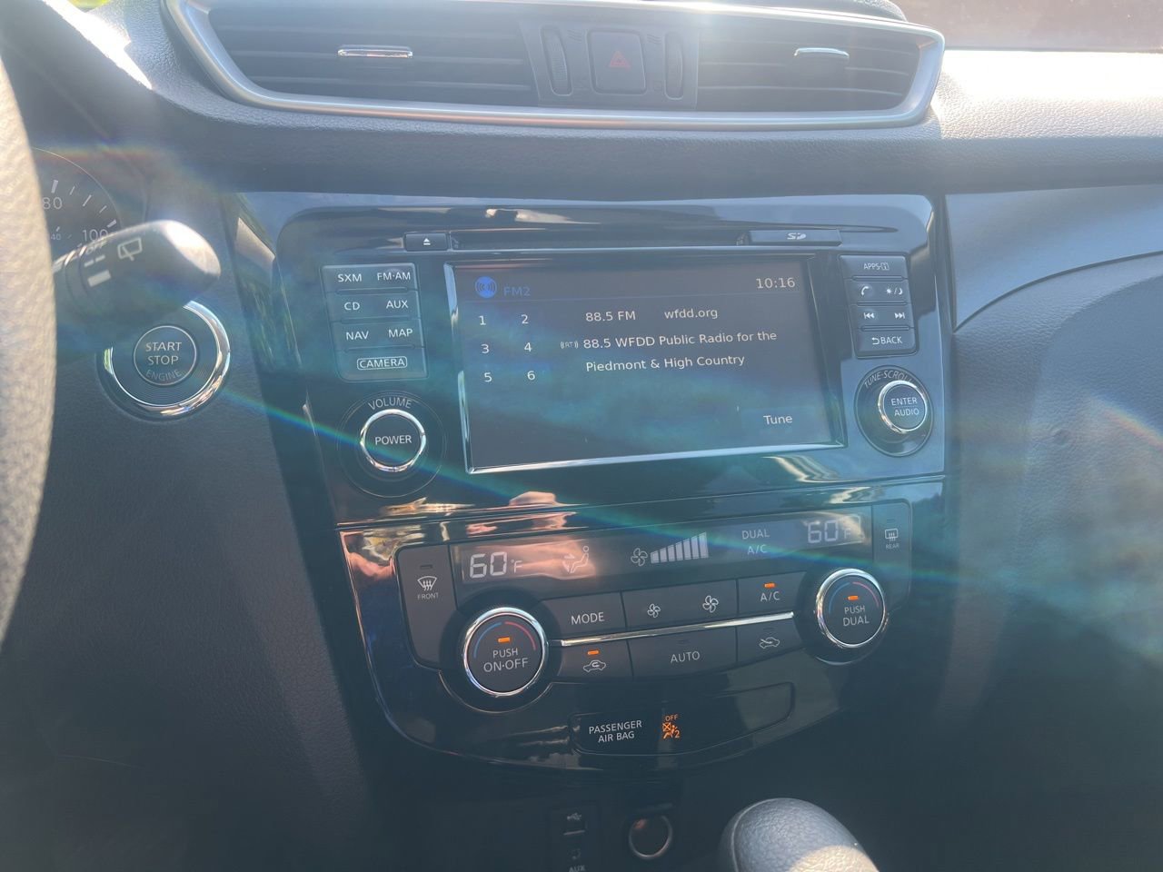 Used 2016 Nissan Rogue SV w/ SV Premium Package image 29