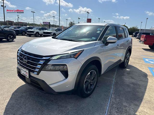 Used 2025 Nissan Rogue SV FWD image 3