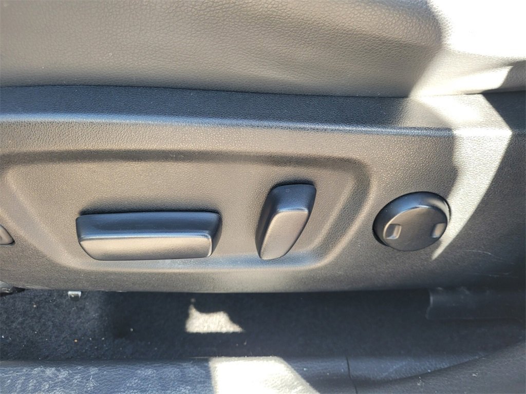 Used 2015 Toyota Highlander Limited image 4