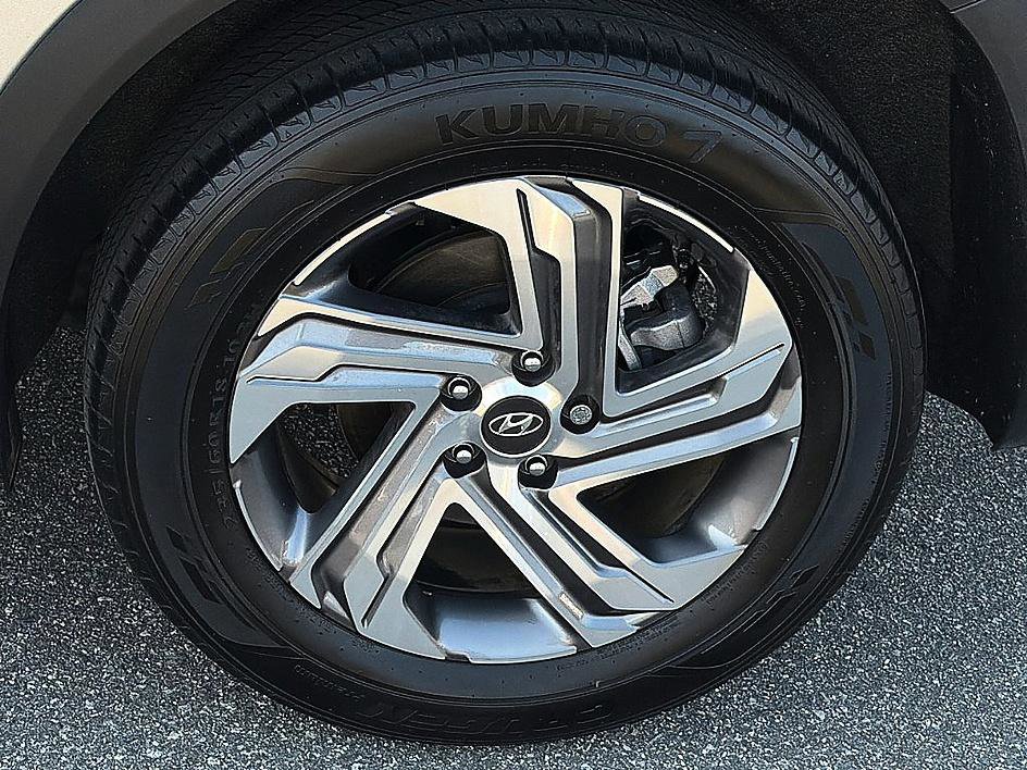 Certified 2023 Hyundai Santa Fe SEL w/ Premium Package image 5