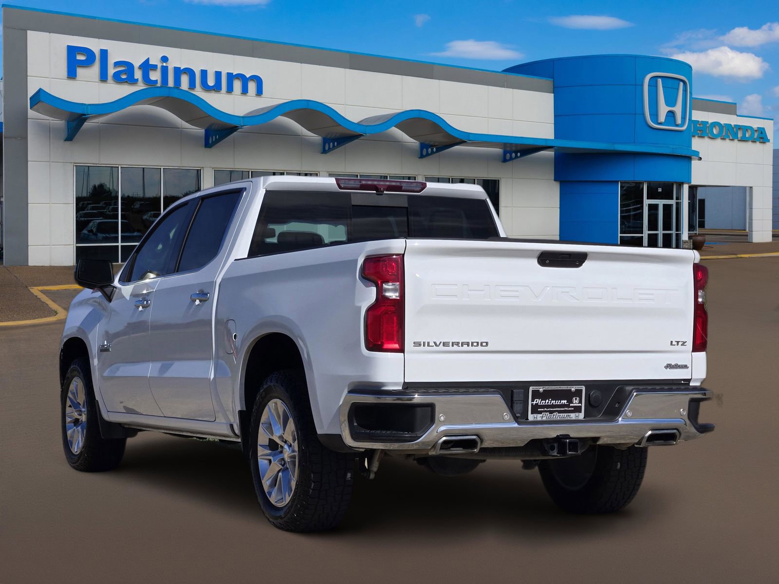 Used 2022 Chevrolet Silverado 1500 LTZ w/ LTZ Premium Package image 5