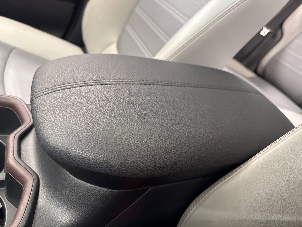 Used 2022 Toyota RAV4 Limited w/ Limited Grade Weather Package AWD/4WD image 32