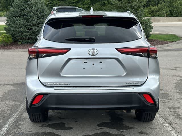 Used 2020 Toyota Highlander XLE AWD/4WD image 4