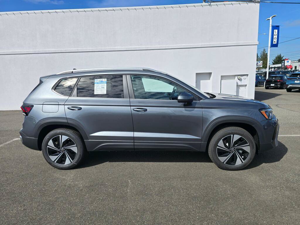 New 2026 Volkswagen Taos SE AWD/4WD image 2