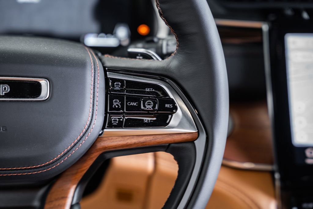 New 2025 Jeep Grand Cherokee Summit image 28