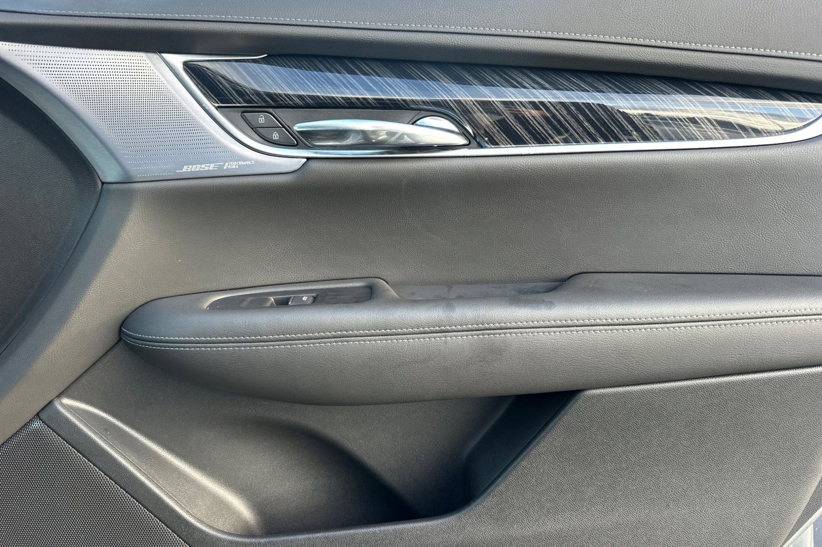 Used 2025 Cadillac XT6 Premium Luxury w/ Technology Package image 22