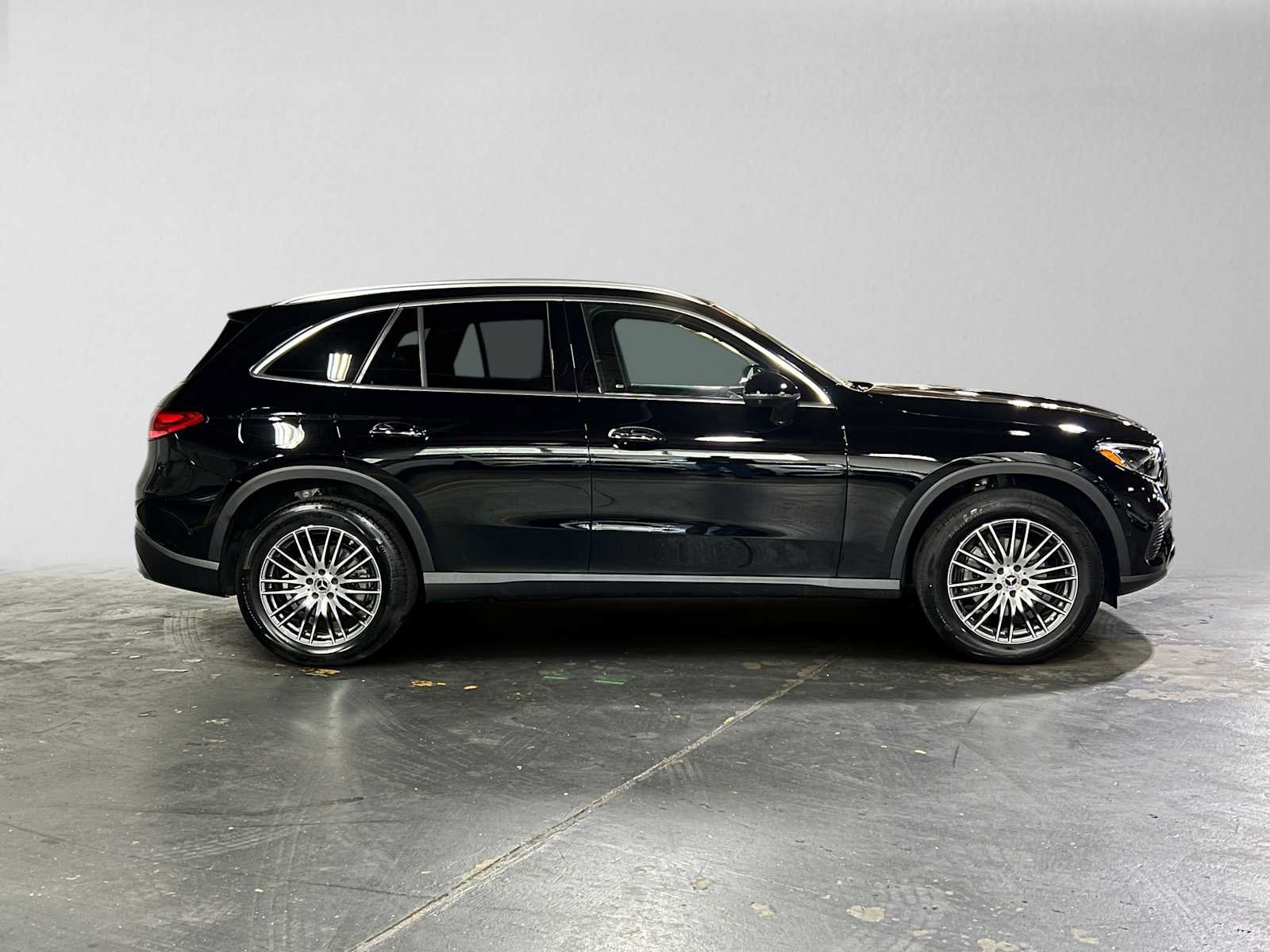 Used 2026 Mercedes-Benz GLC 300 4MATIC image 2