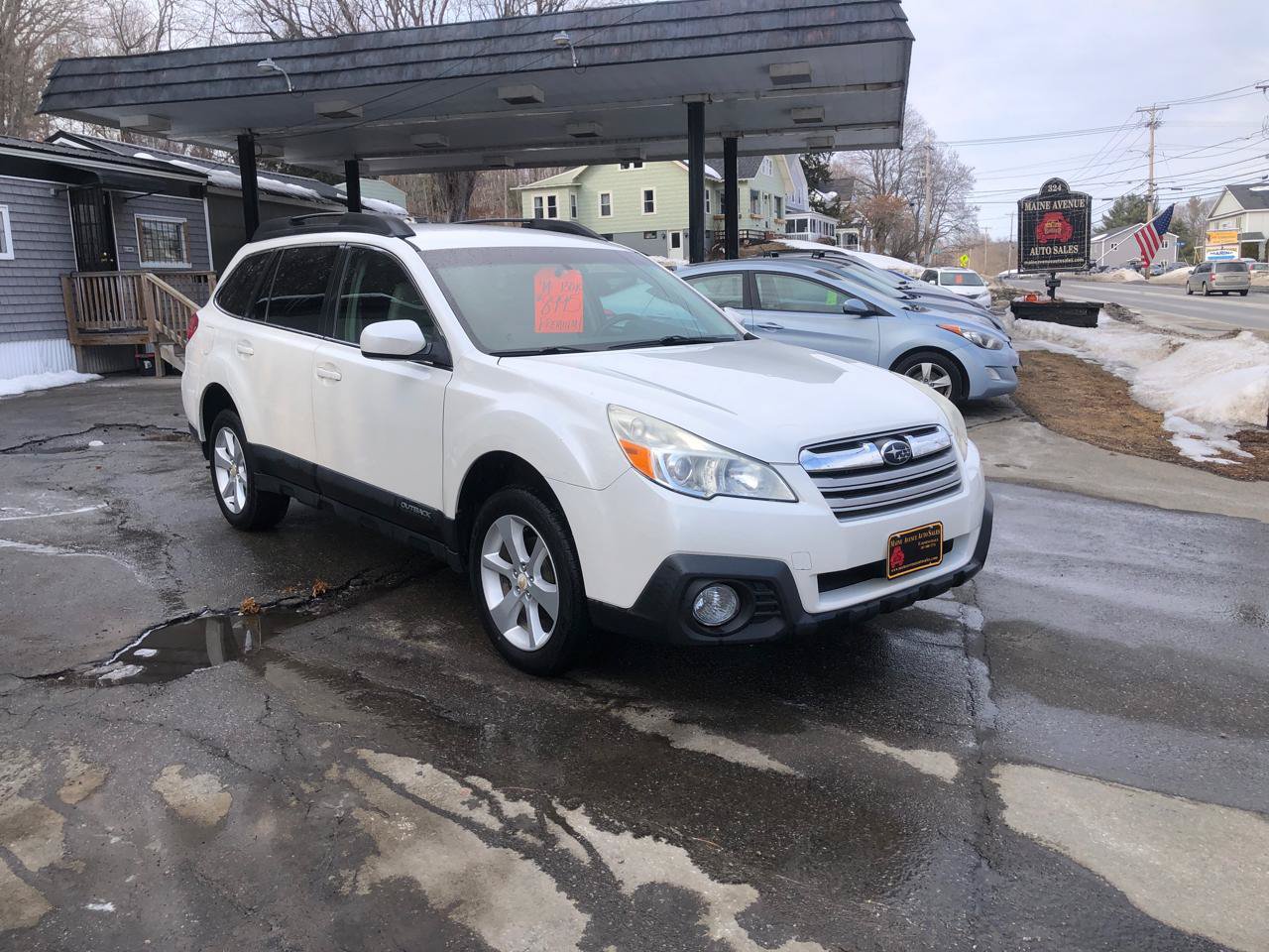 Used 2014 Subaru Outback 2.5i Premium AWD/4WD image 3