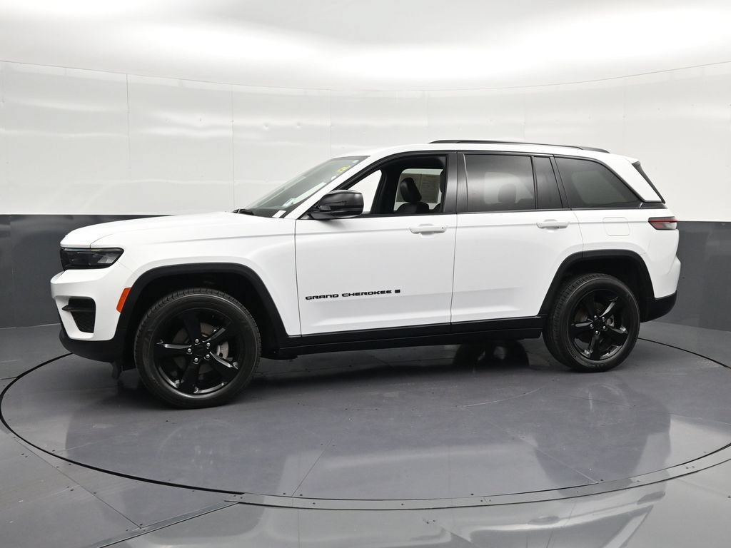 Used 2024 Jeep Grand Cherokee Altitude AWD/4WD image 7