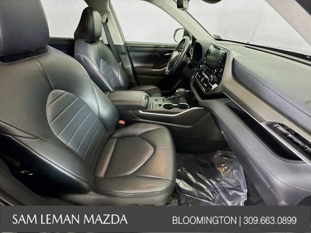 Used 2021 Toyota Highlander XLE AWD/4WD image 27