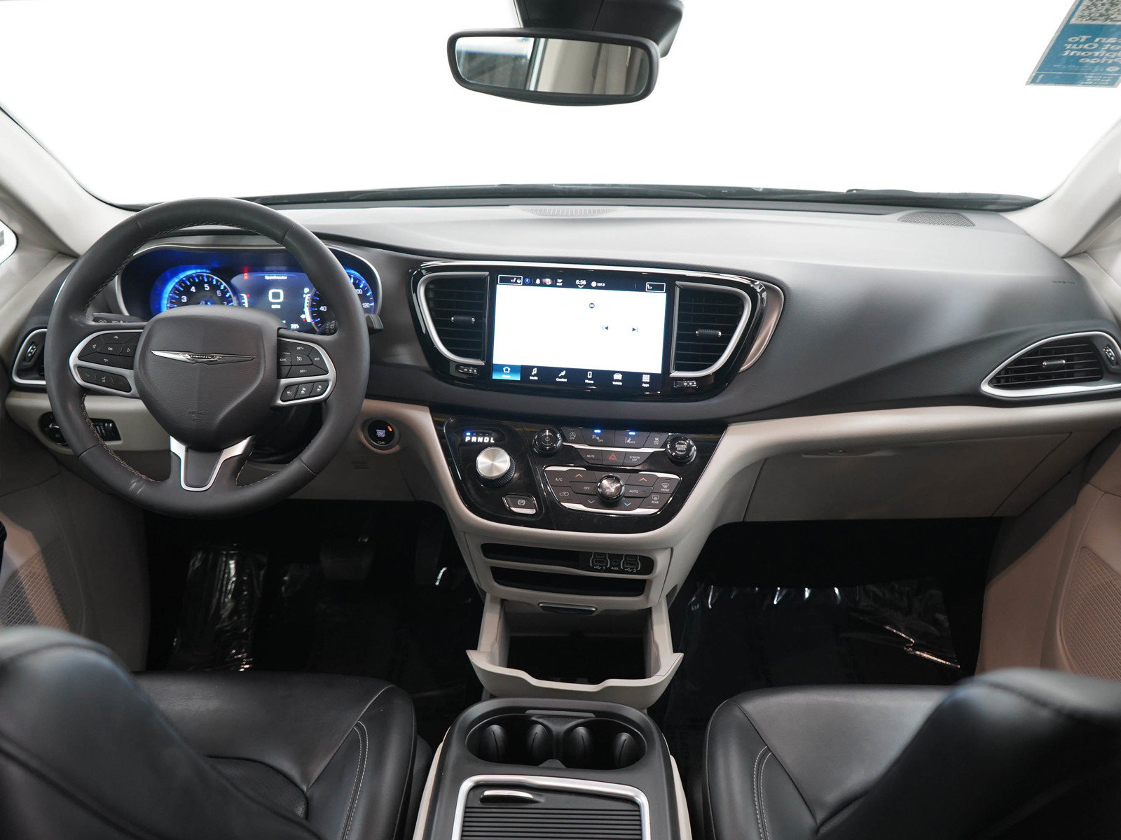 Used 2023 Chrysler Pacifica Touring-L FWD image 14