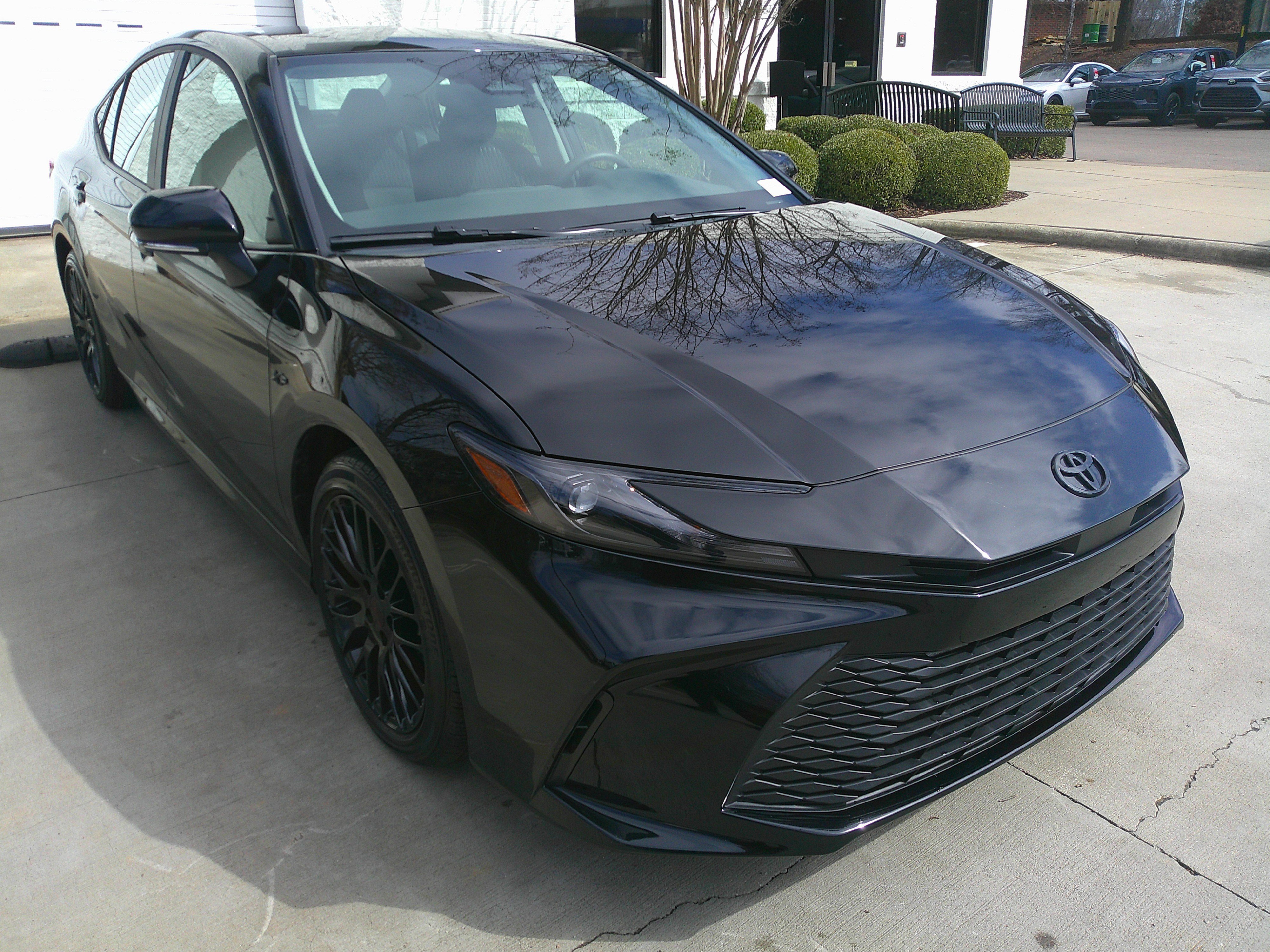 Used 2025 Toyota Camry LE image 2