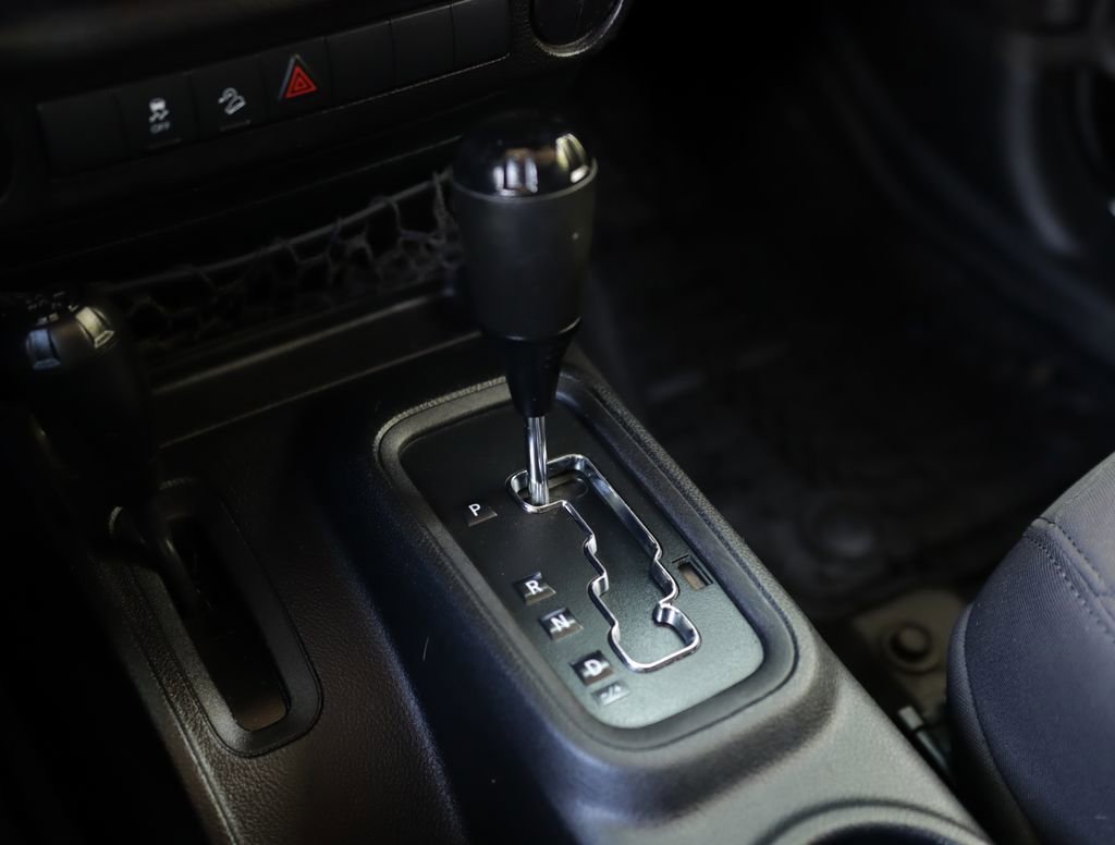 Used 2015 Jeep Wrangler Unlimited Sport AWD/4WD image 16