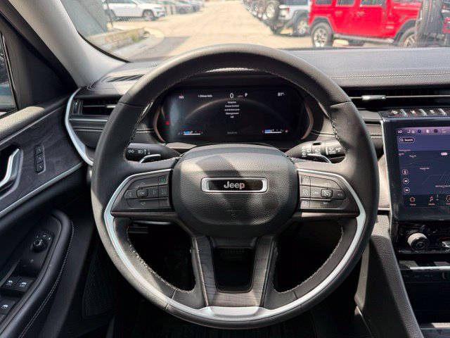 Used 2023 Jeep Grand Cherokee L Limited AWD/4WD image 19
