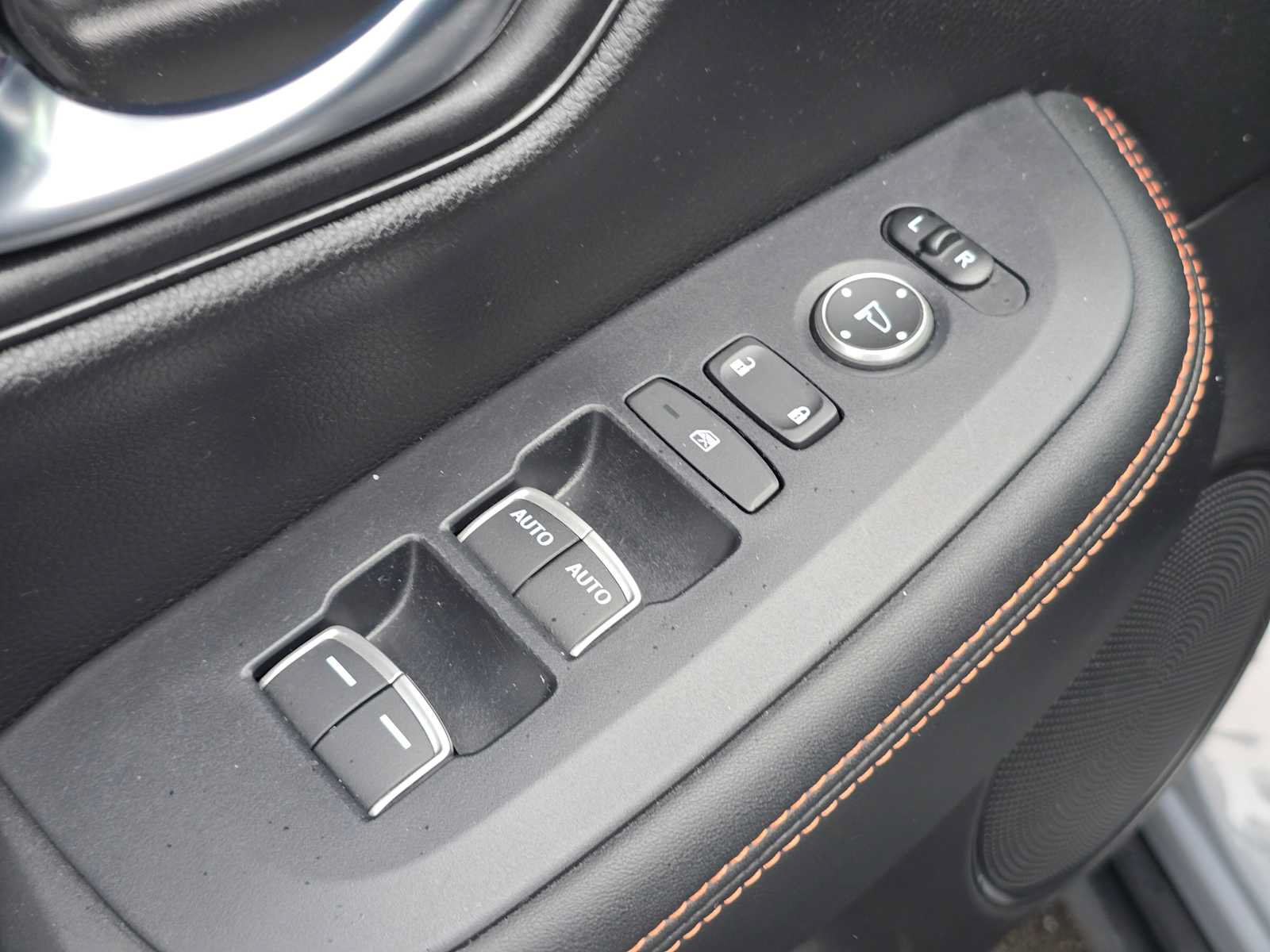 Used 2023 Porsche Macan S AWD/4WD image 53