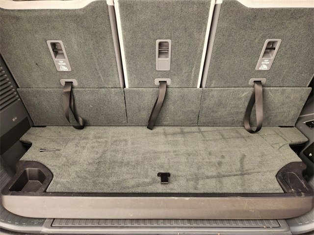 Used 2025 Land Rover Defender 130 X-Dynamic SE image 31