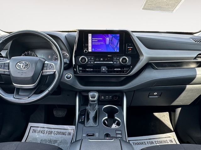 Used 2024 Toyota Highlander LE FWD image 11