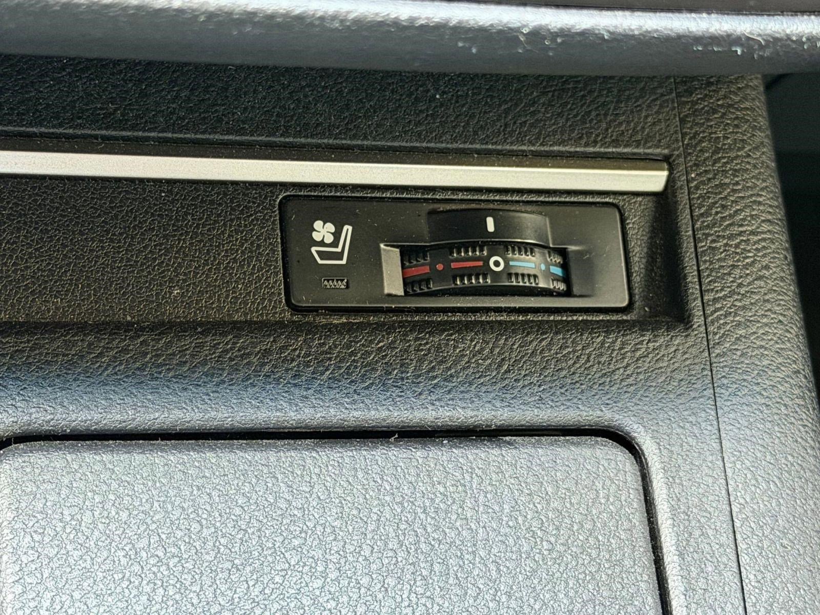 Used 2015 Lexus ES 350 w/ Premium Package FWD image 32