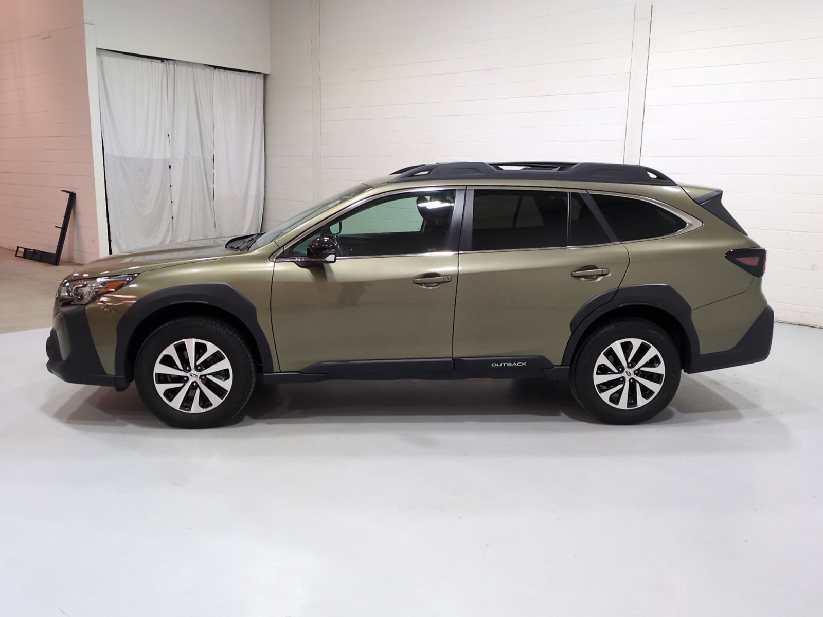 Certified 2024 Subaru Outback Premium w/ Popular Package #1A AWD/4WD image 6