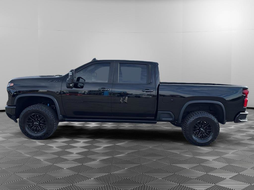 Used 2024 Chevrolet Silverado 2500 ZR2 w/ Technology Package image 4