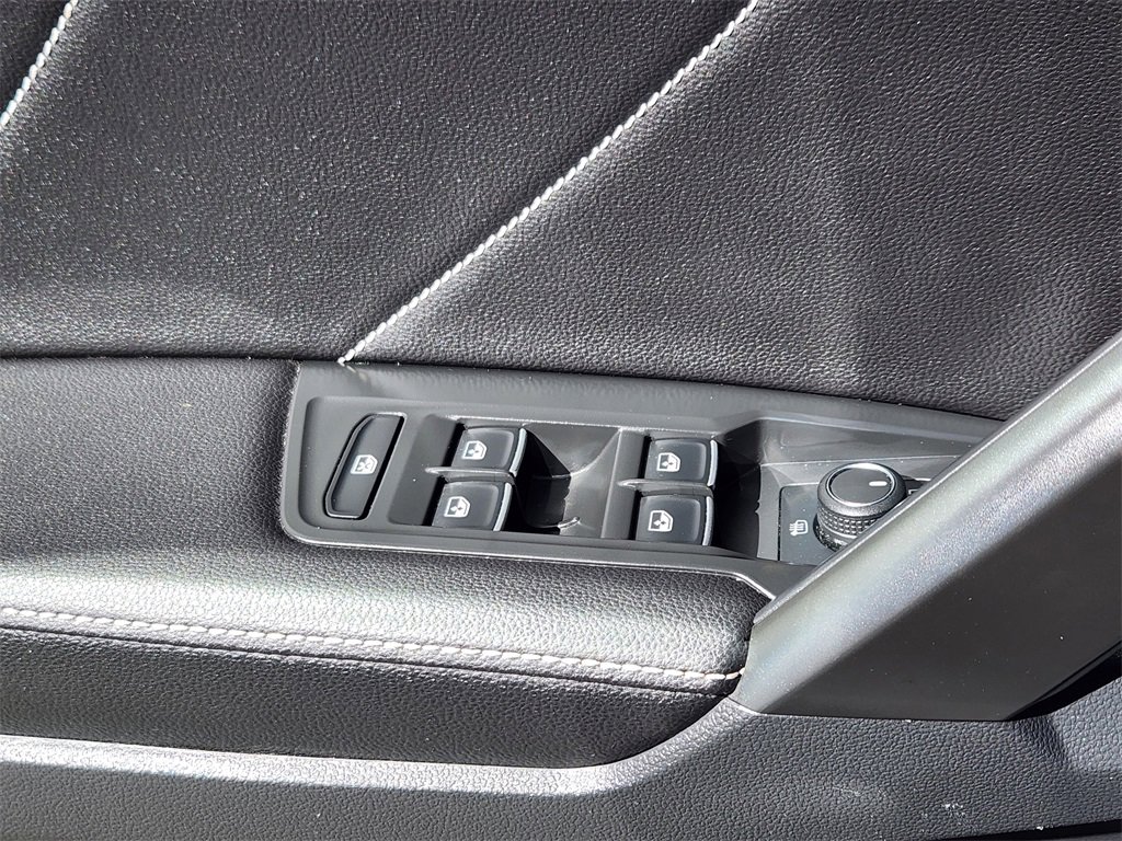 Used 2022 Volkswagen Tiguan SE R-Line image 4