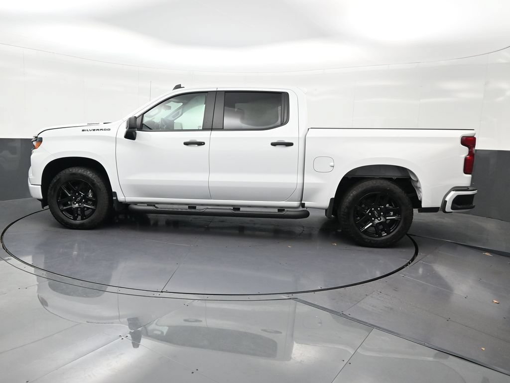 Used 2026 Chevrolet Silverado 1500 Custom w/ Turbomax Blackout Package RWD image 2