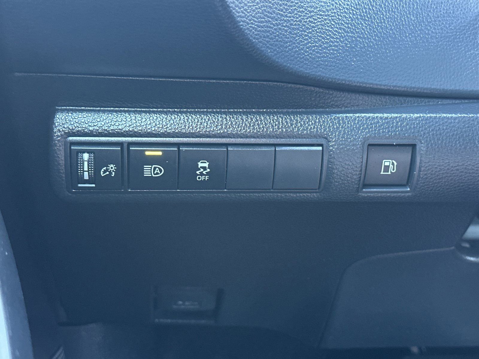 Used 2025 Toyota Corolla SE FWD image 29