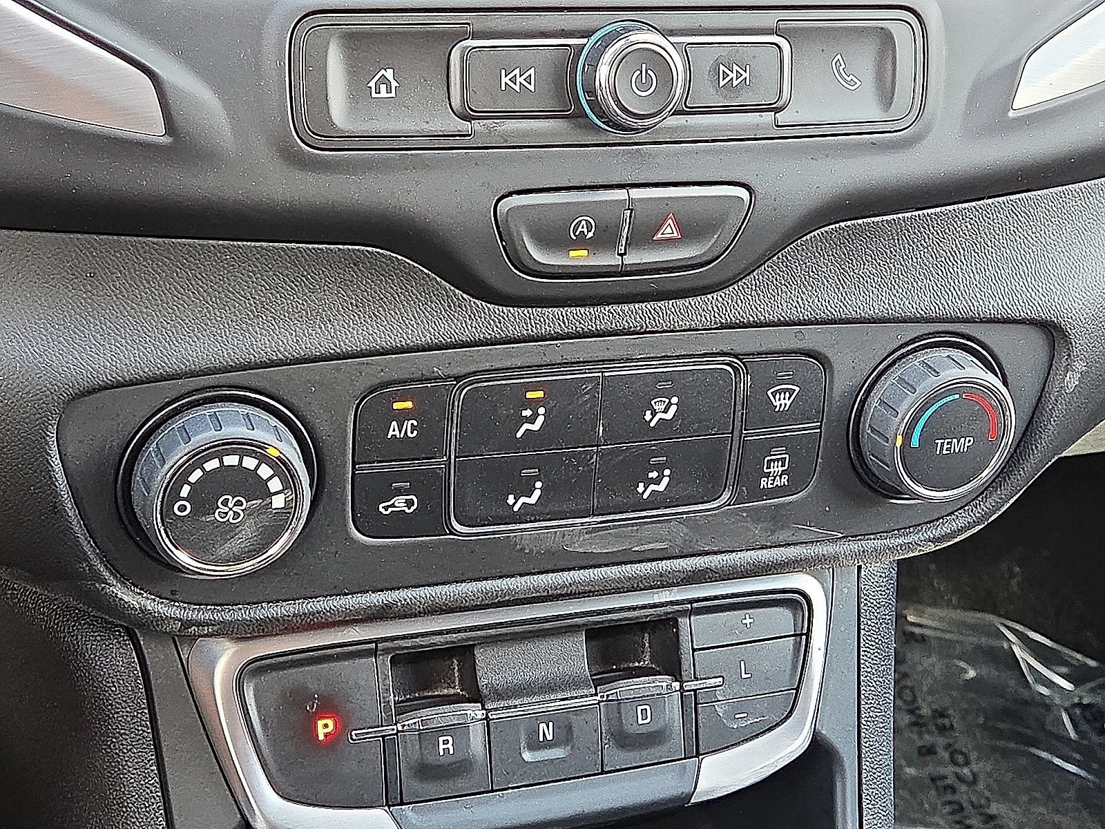 Used 2024 GMC Terrain SLE FWD image 28