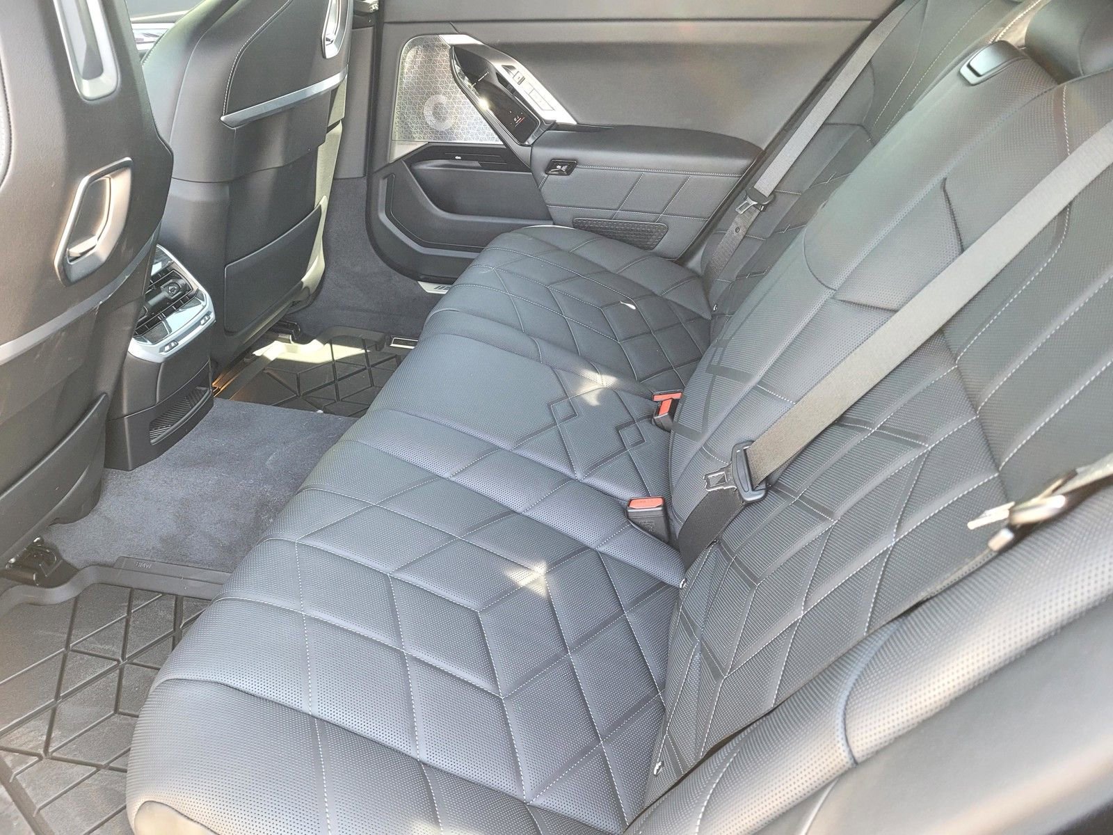 Used 2025 BMW i7 eDrive50 w/ M Sport Package RWD image 13