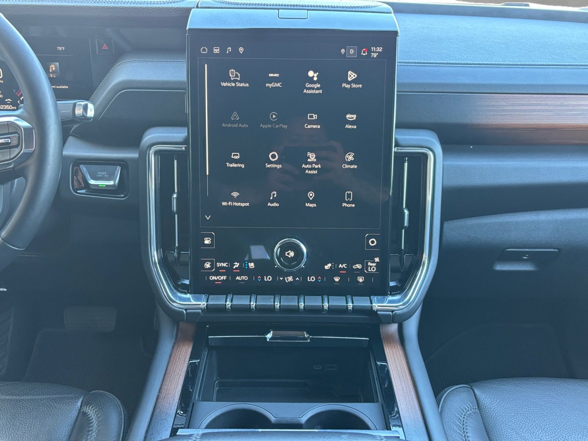 Certified 2025 GMC Yukon XL Denali image 3