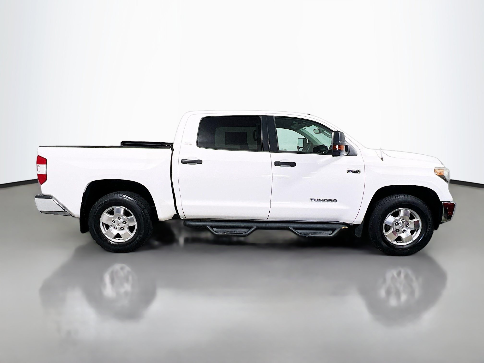 Used 2018 Toyota Tundra SR5 w/ SR5 Upgrade Package AWD/4WD image 3