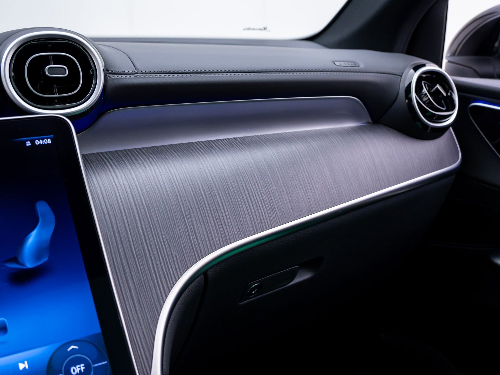 Used 2024 Mercedes-Benz GLC 300 4MATIC image 30