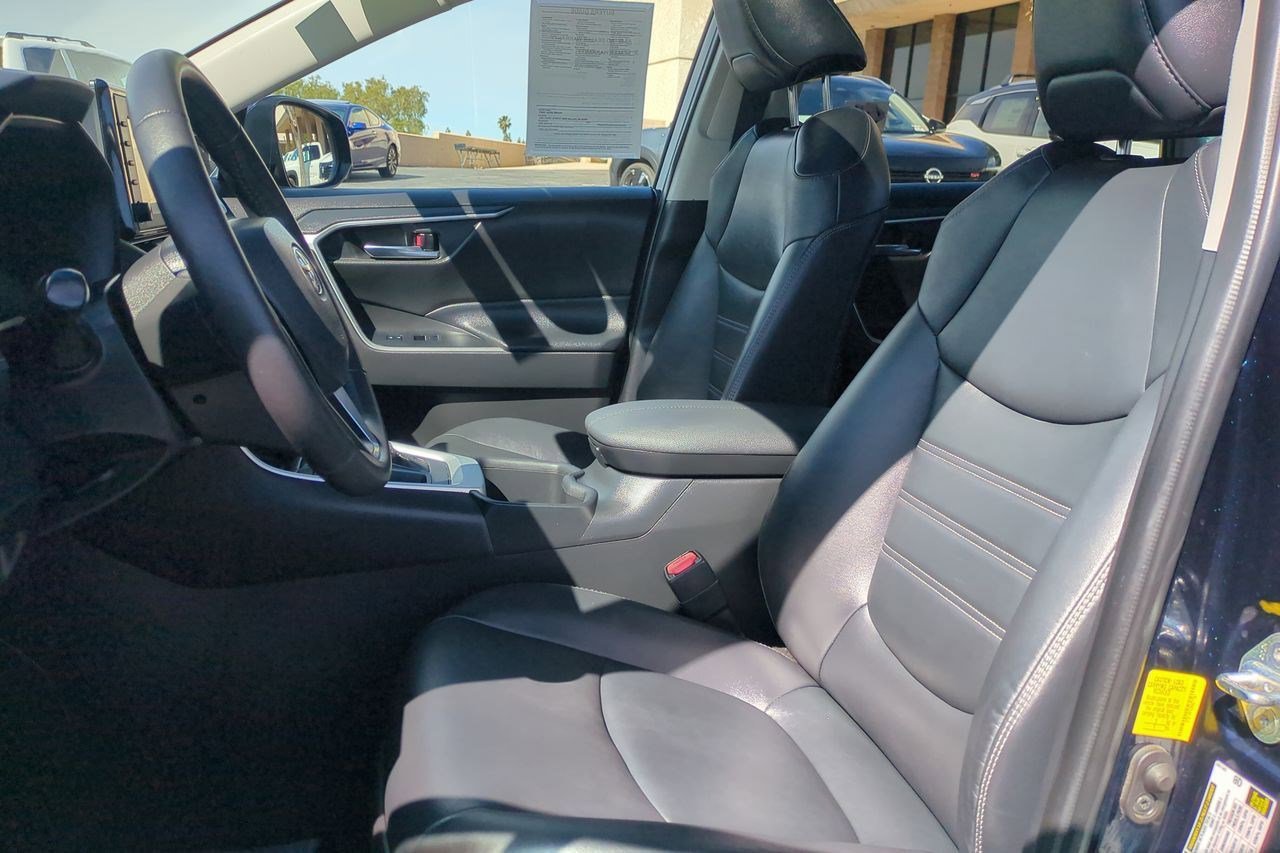 Used 2022 Toyota RAV4 XLE Premium image 20