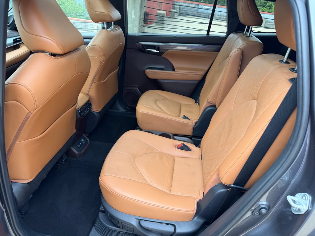 Used 2021 Toyota Highlander Platinum AWD/4WD image 24