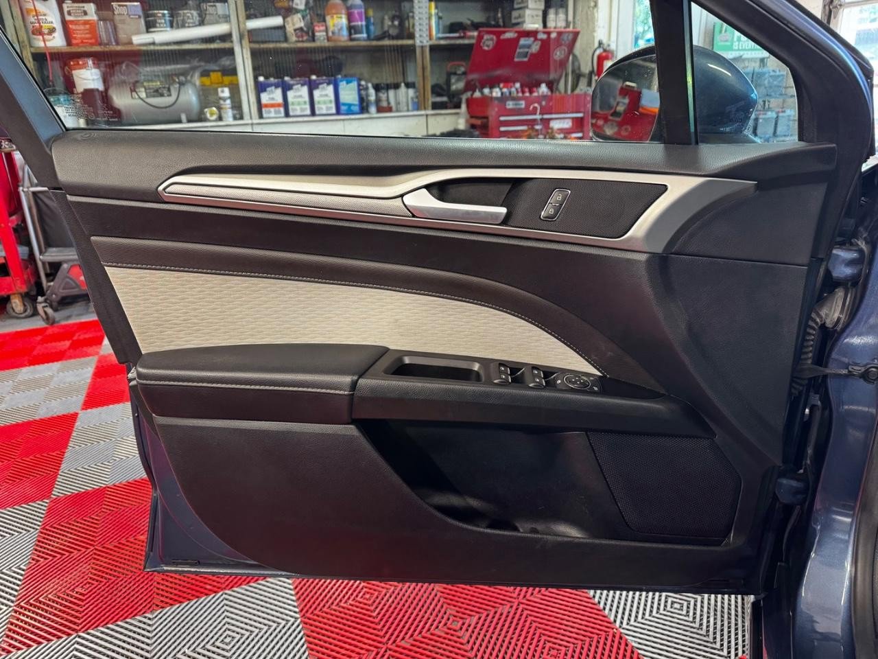 Used 2019 Ford Fusion SE w/ Equipment Group 151A FWD image 14