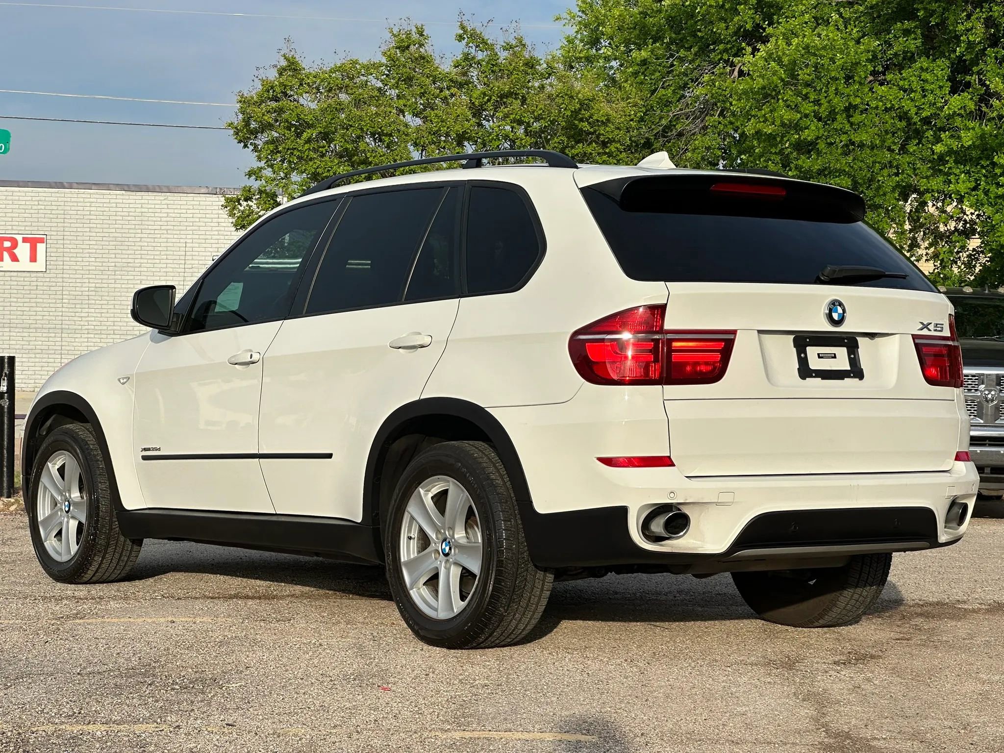 Used 2012 BMW X5 xDrive35d image 4