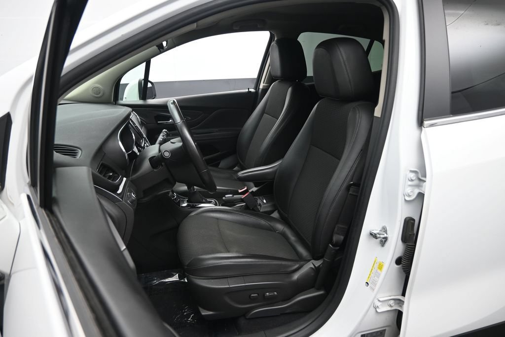 Used 2022 Buick Encore Preferred w/ Safety Package AWD/4WD image 23