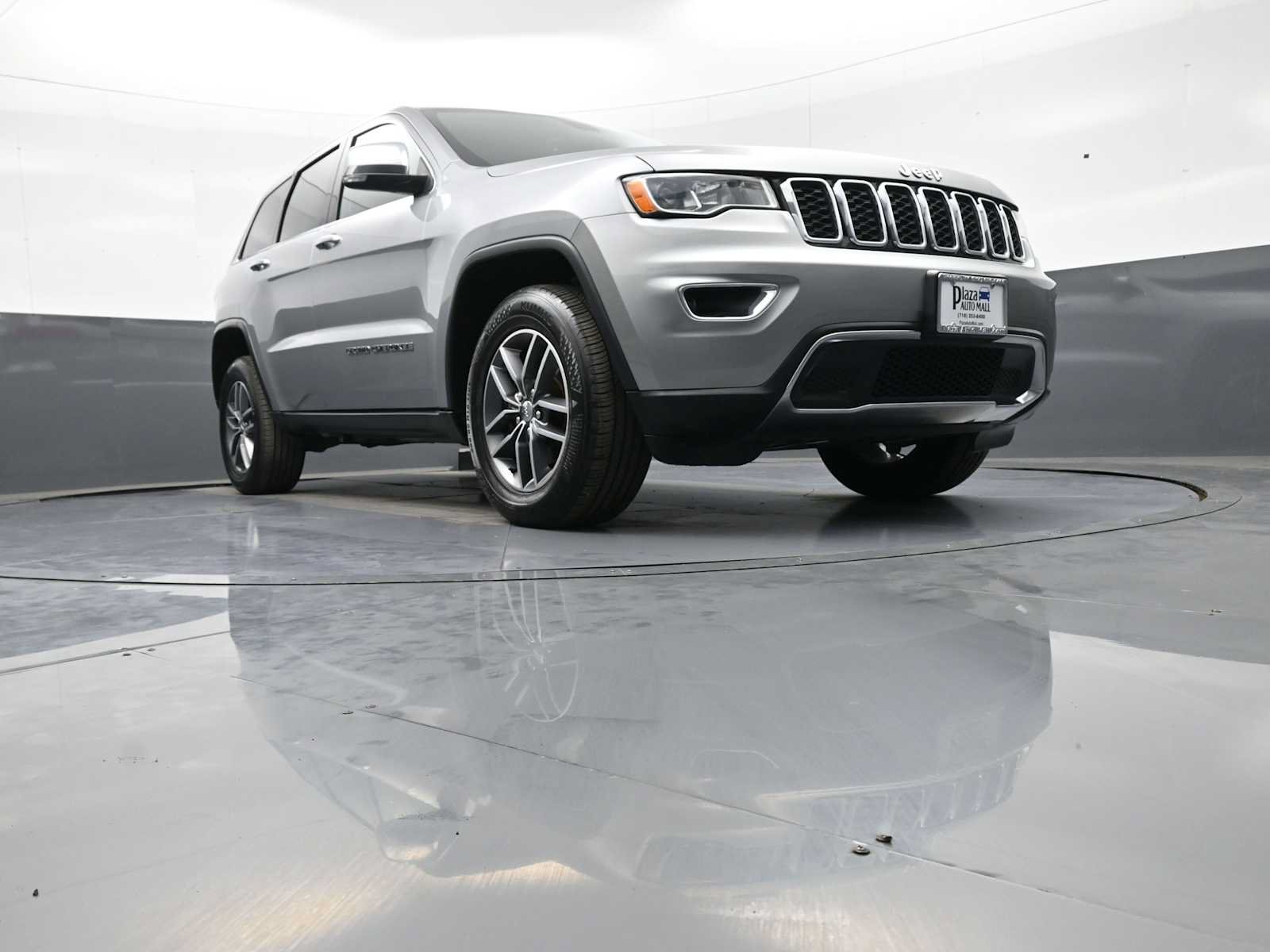 Used 2018 Jeep Grand Cherokee Limited AWD/4WD image 28