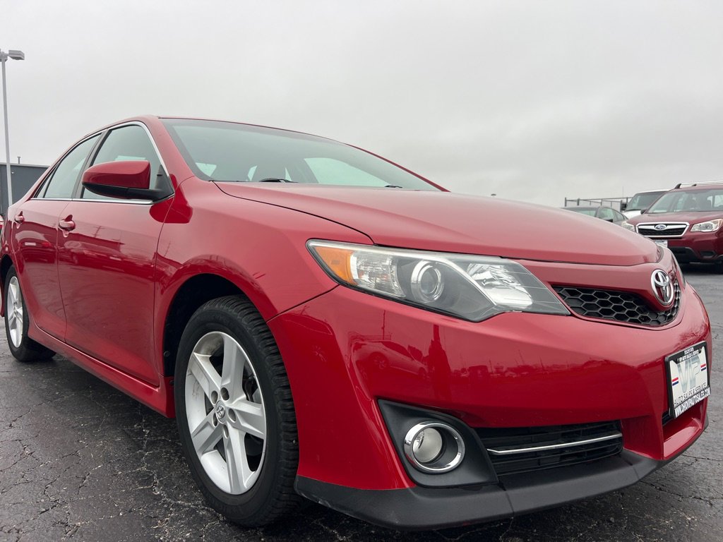 Used 2014 Toyota Camry L image 1