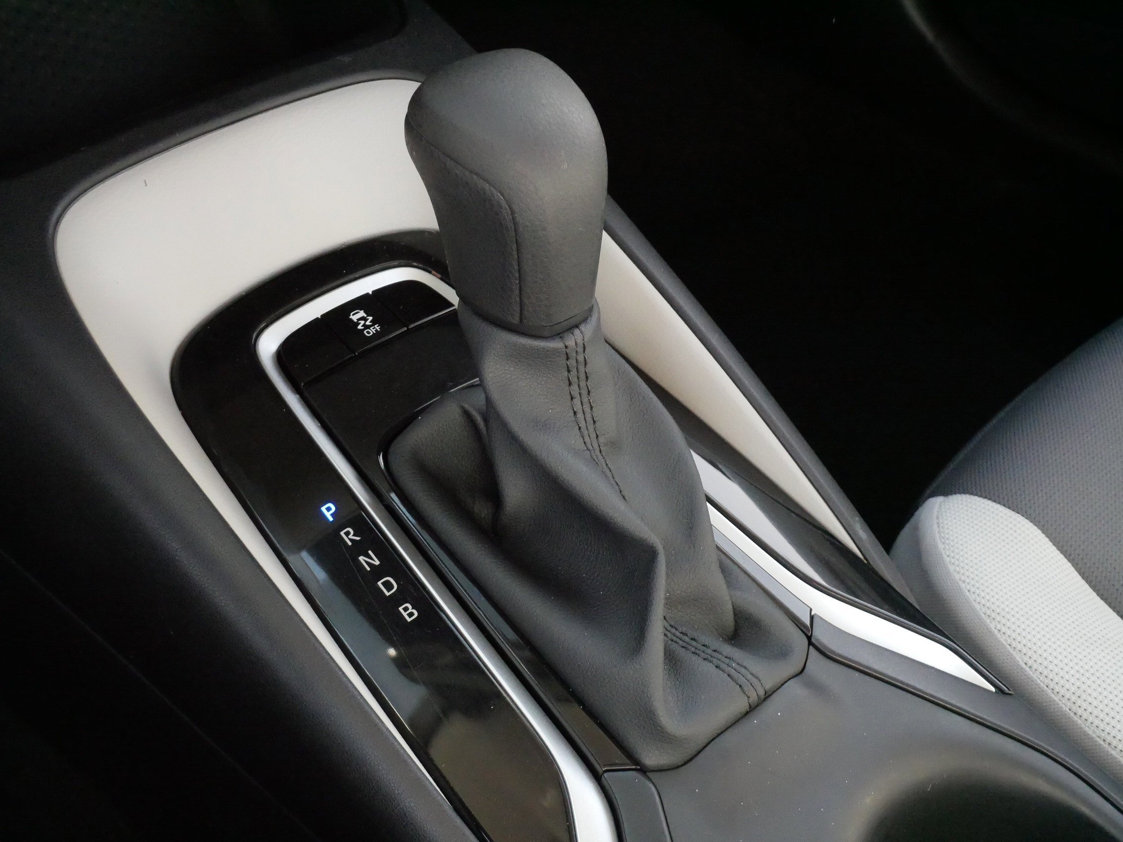 Used 2025 Toyota Corolla LE FWD image 24
