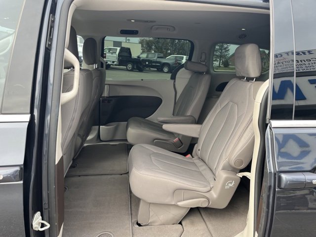 Used 2020 Chrysler Pacifica Touring w/ Advanced Safetytec Group image 31
