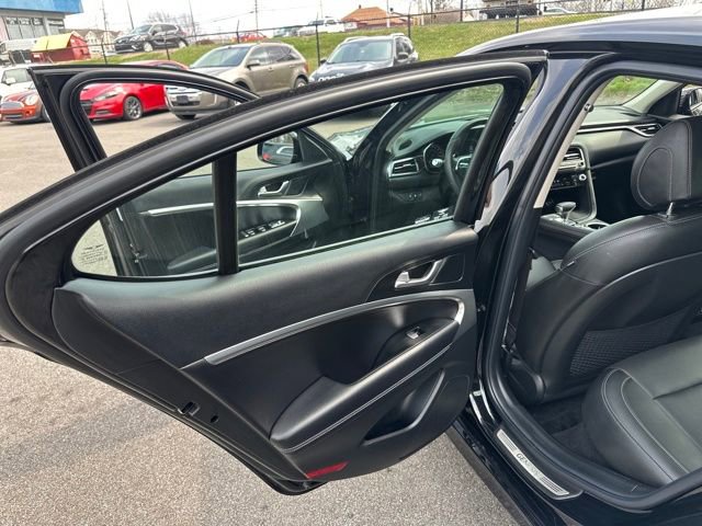 Used 2025 Genesis G70 2.5T image 32