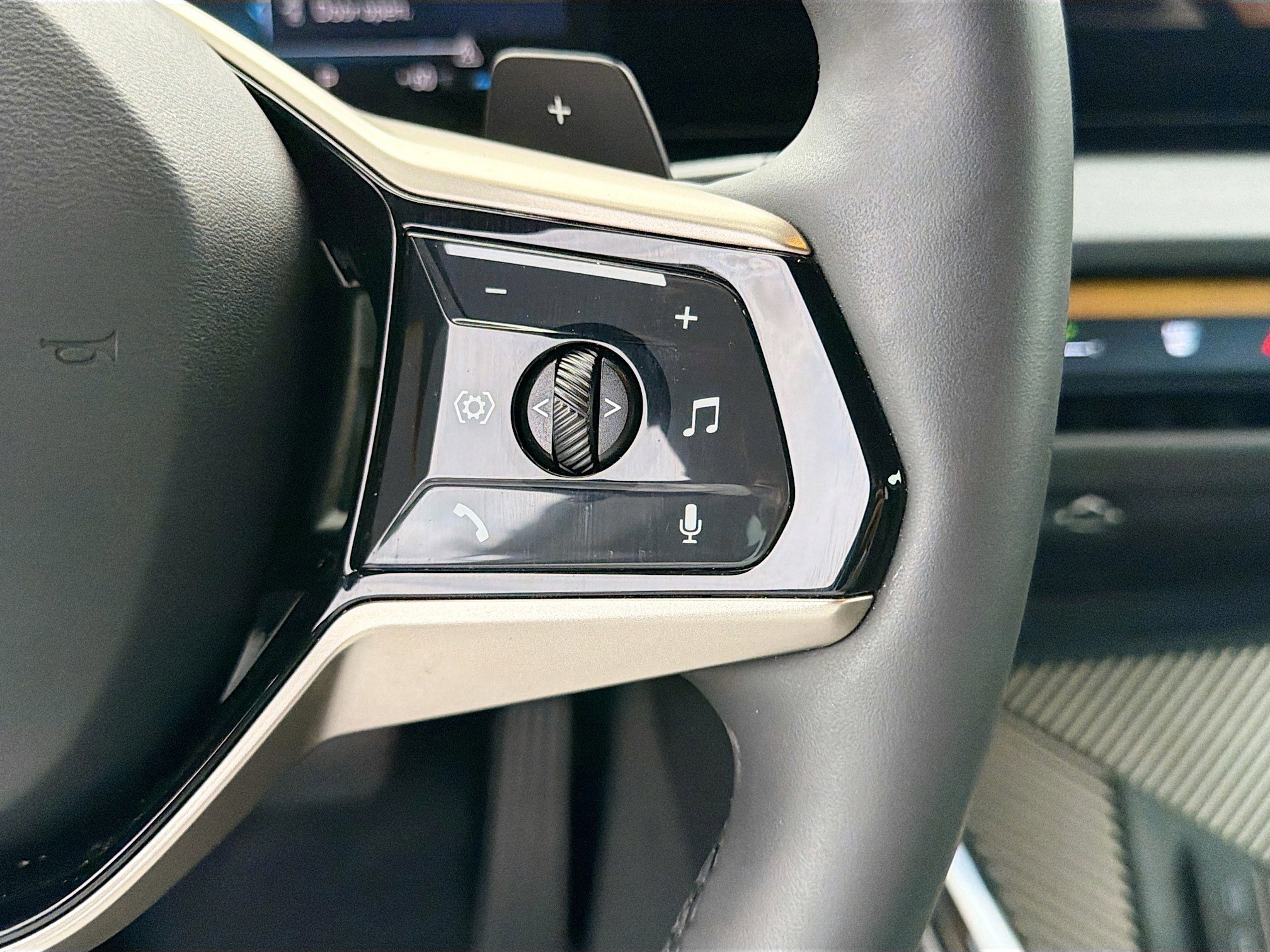 Used 2025 BMW X3 xDrive30i w/ Premium Package image 35