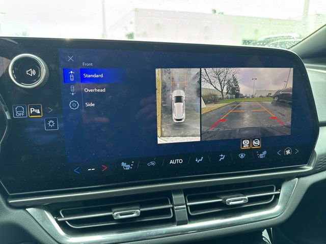 Used 2026 Chevrolet Equinox EV LT w/ Comfort Package image 17