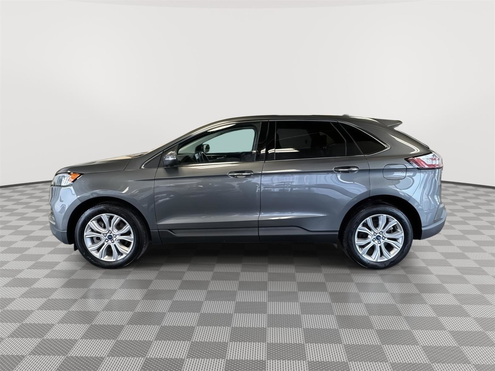 Certified 2022 Ford Edge Titanium image 2