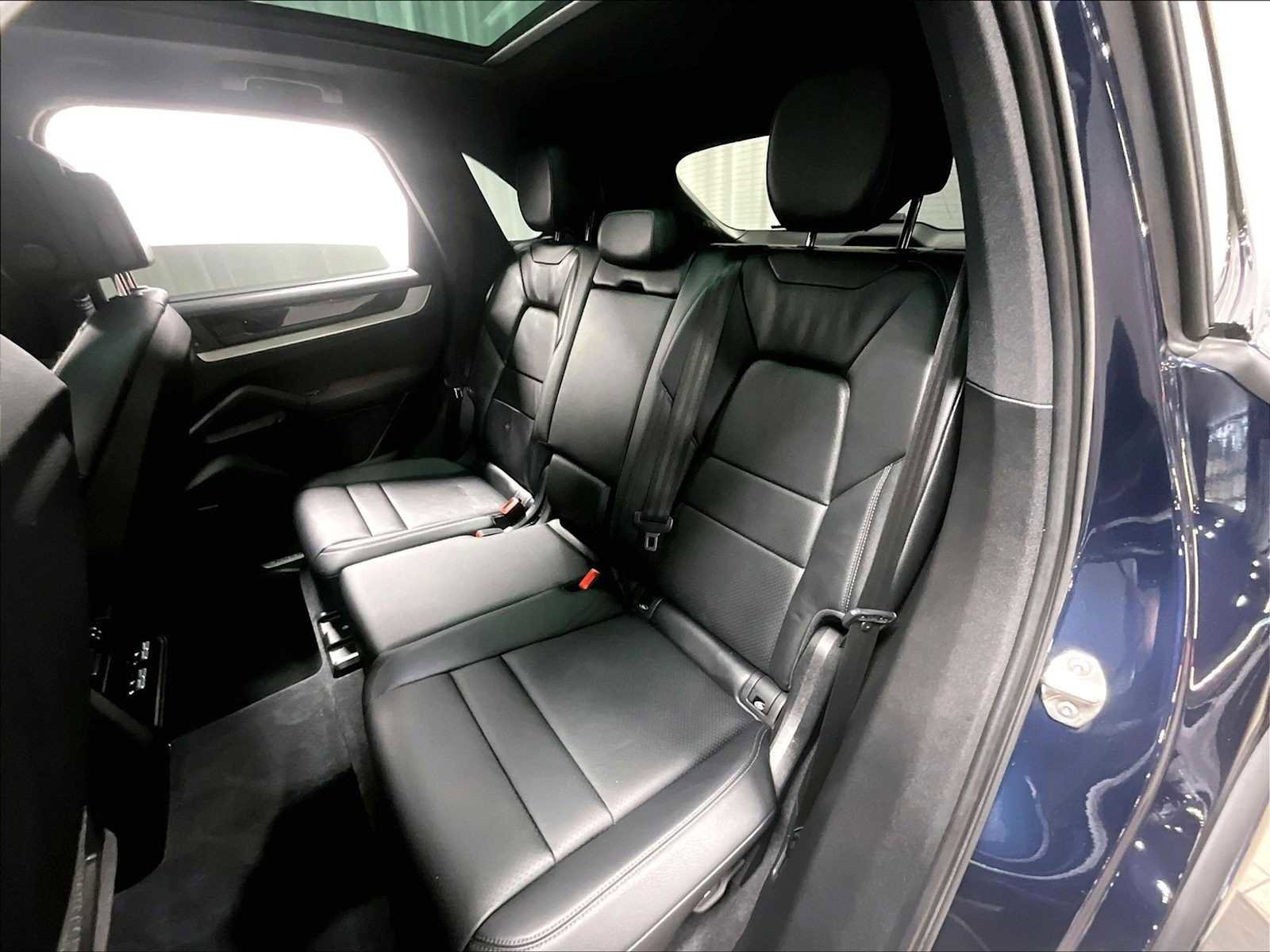 Used 2024 Porsche Cayenne image 31