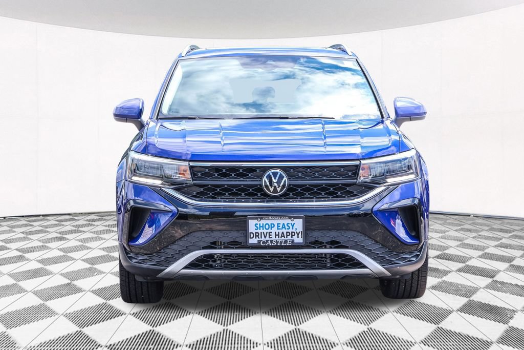 Used 2023 Volkswagen Taos SE w/ Panoramic Sunroof Package AWD/4WD image 9